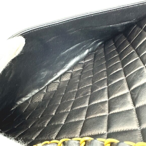CHANEL Vintage Black Shoulder Bag - Picture 14 of 16